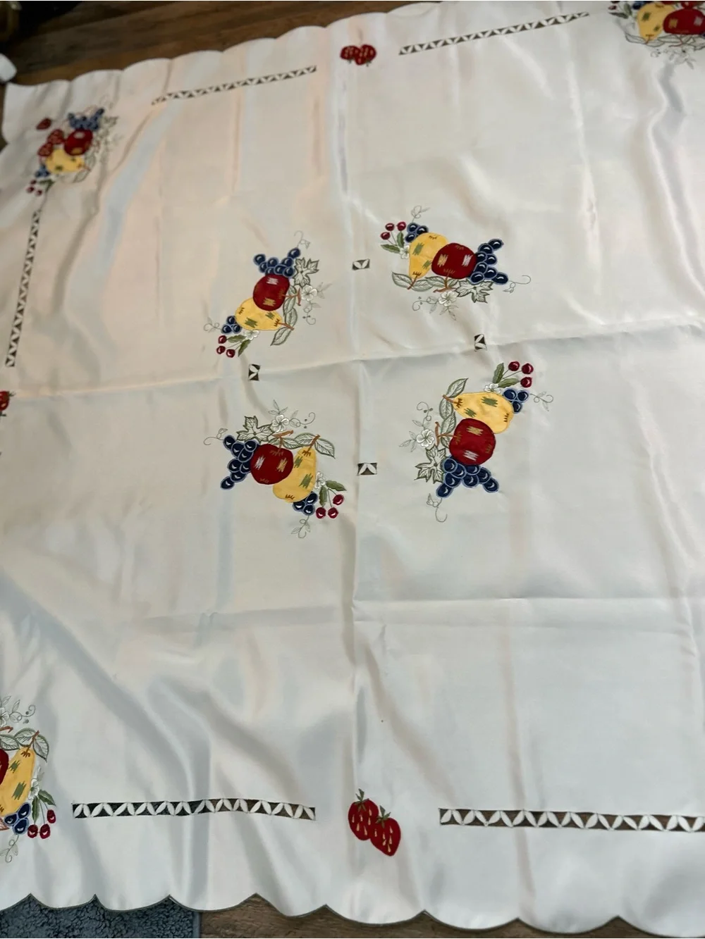 Vintage 7-Piece Embroidered Fruit Tablecloth Set with 6 Matching Napkins, 50